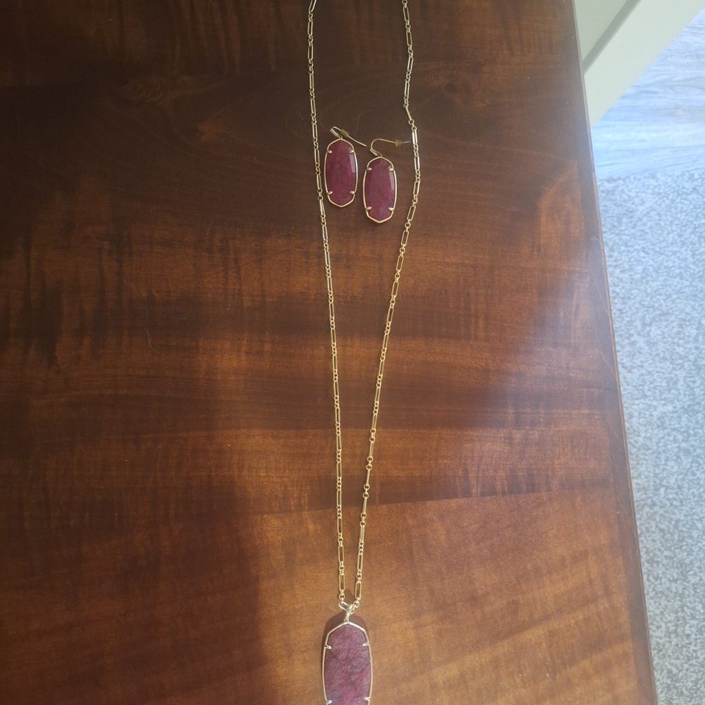 Kendra Scott Gold Chain Necklace and Drop Earrings with Raspberry Stones